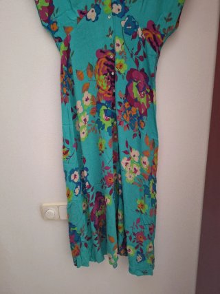 Vestido estampado floral abotonado