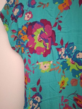 Vestido estampado floral abotonado