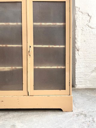 Alacena antigua de madera
