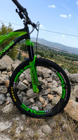 Bicicleta Enduro Intense T275C Full Carbon,13.3 kg