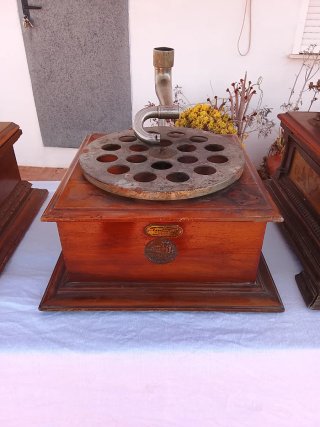 Cajas de gramófono La Voz de su Amo