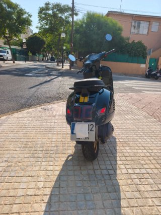 Vespa GTS Super 300 Racing Sixties Verde/Dorado