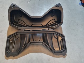 < Baúl trasero ATV QJMOTOR SFA 1000