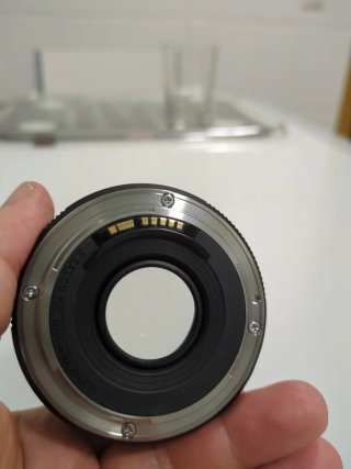 Objetivo Canon EF 50mm f/1.8. con parasol sin uso