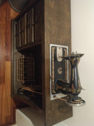 Mueble Singer Hexagon con Máquina de Coser