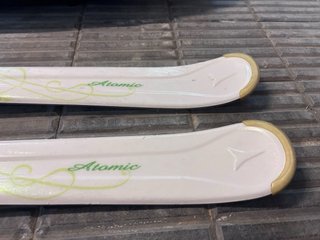 Esquís Atomic 159cm con Bastones y funda