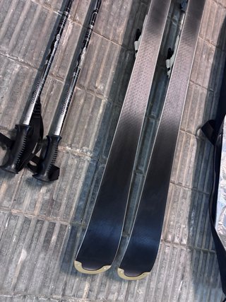 Esquís Atomic 159cm con Bastones y funda