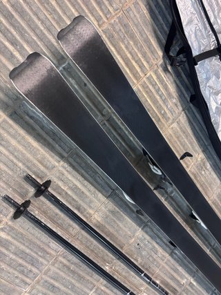 Esquís Atomic 159cm con Bastones y funda