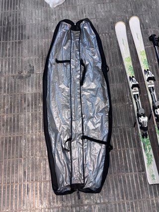 Esquís Atomic 159cm con Bastones y funda