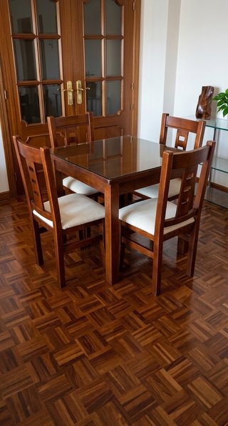 Mesa Comedor Cristal y 4 Sillas Madera