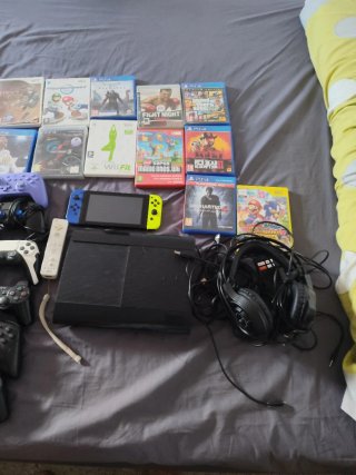 PS4 y PS3 con 6 mandos y 15+ juegos