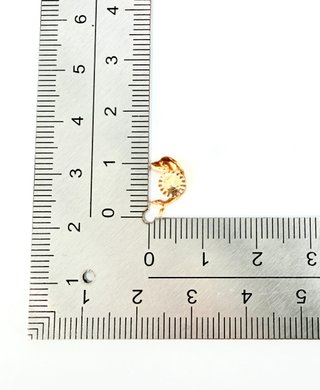 Pendiente Delfines de oro de 18k, 0.41 g.
