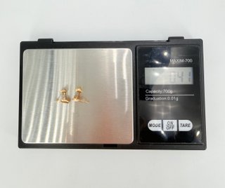 Pendiente Delfines de oro de 18k, 0.41 g.