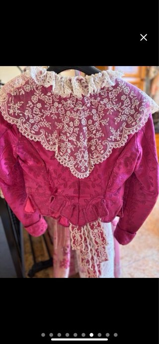 Traje de Fallera con 2 Corpiños y manteletas.