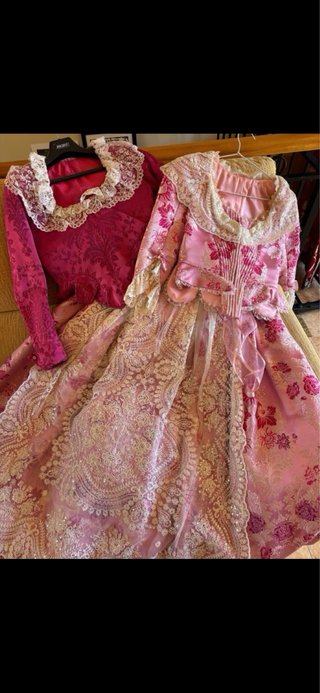 Traje de Fallera con 2 Corpiños y manteletas.