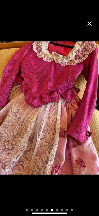Traje de Fallera con 2 Corpiños y manteletas.
