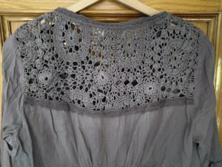 Blusa Cream Boho Romántica Encaje Gris