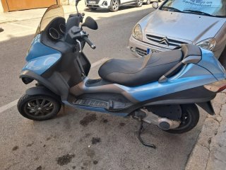 Piaggio MP3 125 Scooter
