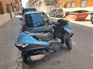Piaggio MP3 125 Scooter