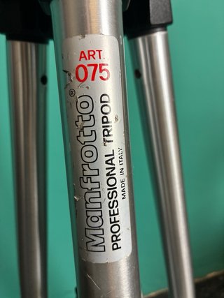 Trípode Manfrotto 075 + Rótula 3 Ejes 141RC