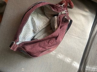 Bolso Kipling rosa y plateado