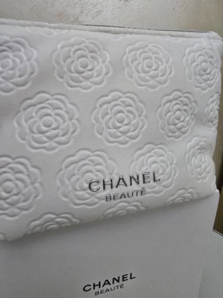 Pochette bianca in velluto, molto morbida al tatto