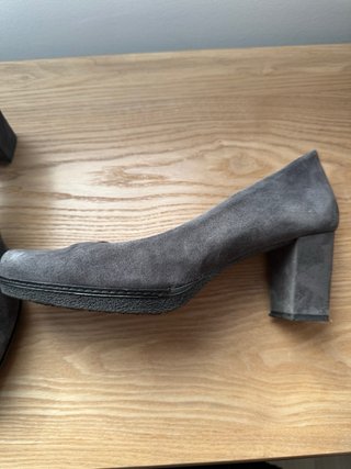 Zapatos de piel de ante grises