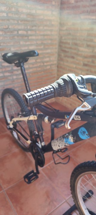 Bicicleta B'TWIN 24 ideal para niños/adolescentes