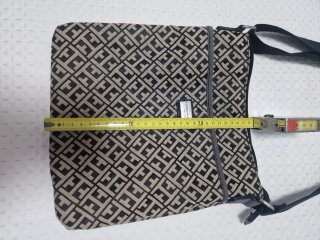 Bolso Tommy Hilfiger Beige y Negro