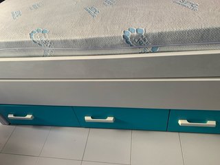 Cama individual doble con cajones
