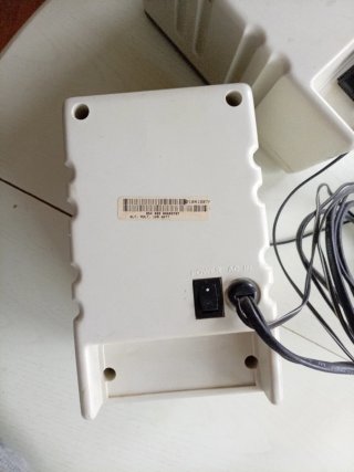 Altavoces para ordenador beige y marrón