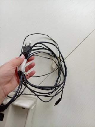 Altavoces para ordenador beige y marrón