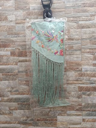 Mantoncillo flamenca niña bordado