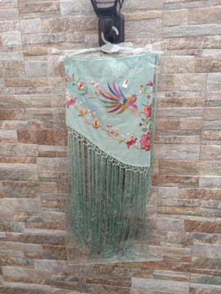 Mantoncillo flamenca niña bordado