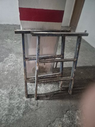 Herramientas de construcción: cortapernos y palanc