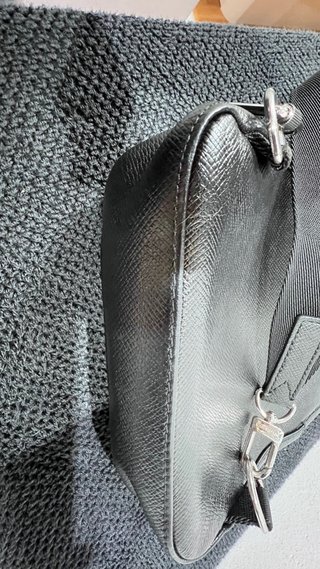 Bolso Louis Vuitton Negro y Plateado