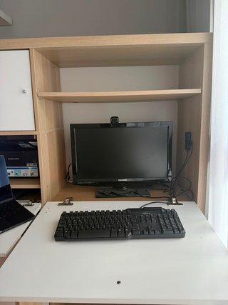 Kallax 12 cubos transformado en escritorio