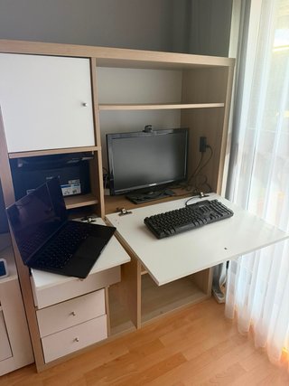 Kallax 12 cubos transformado en escritorio