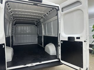Peugeot Boxer 2023 L3H2