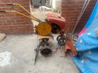 Arado agrícola naranja