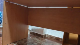 Mesa de escritorio de madera color beige/marrón