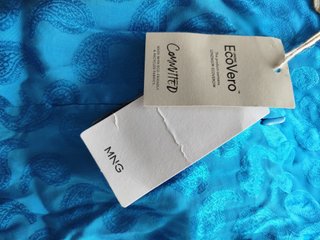 Falda azul con flecos y lazo