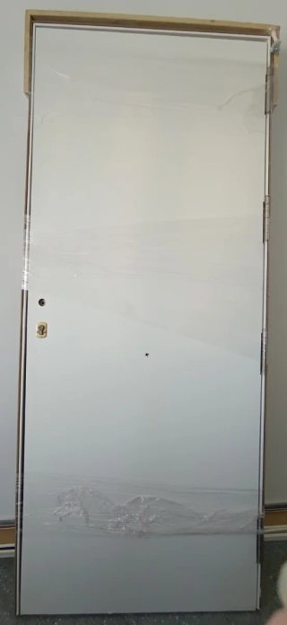 Puerta entrada sapelly y banco