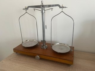 Báscula de precisión vintage