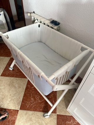 Minicuna con ruedas