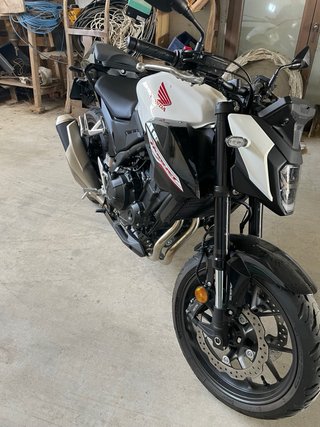 Honda Hornet 500 Negra/Blanca - Casi Sin Uso