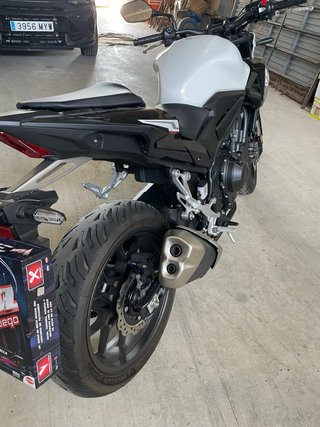 Honda Hornet 500 Negra/Blanca - Casi Sin Uso