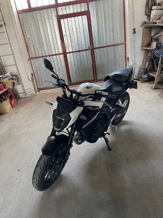 Honda Hornet 500 Negra/Blanca - Casi Sin Uso