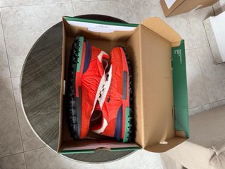 Zapatillas Lacoste Naranjas y Blancas