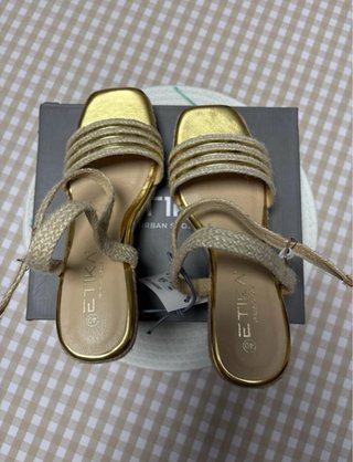 Sandalias Etika Rafia Doradas Talla 40